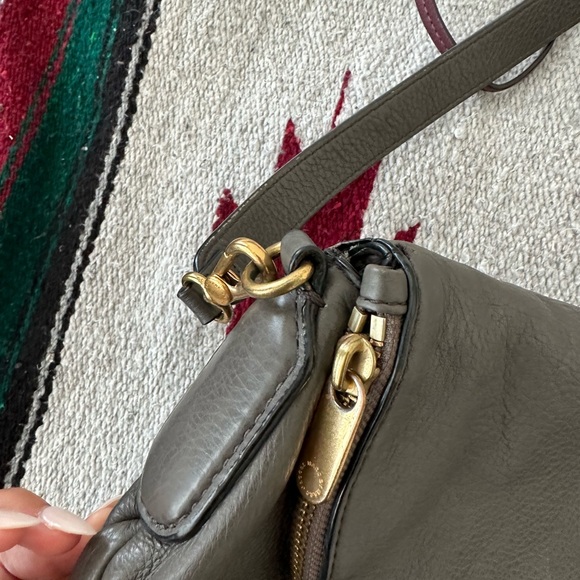Marc Jacobs crossbody, classic gray. - Picture 3 of 7